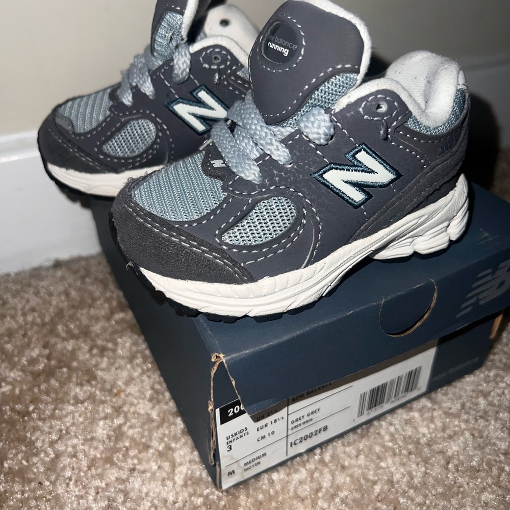 New Balance 2002 Kids' Gray Sneakers